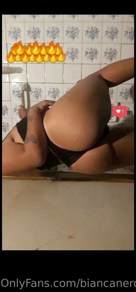 rousse aux gros seins onlyfans magnifique parfait photo