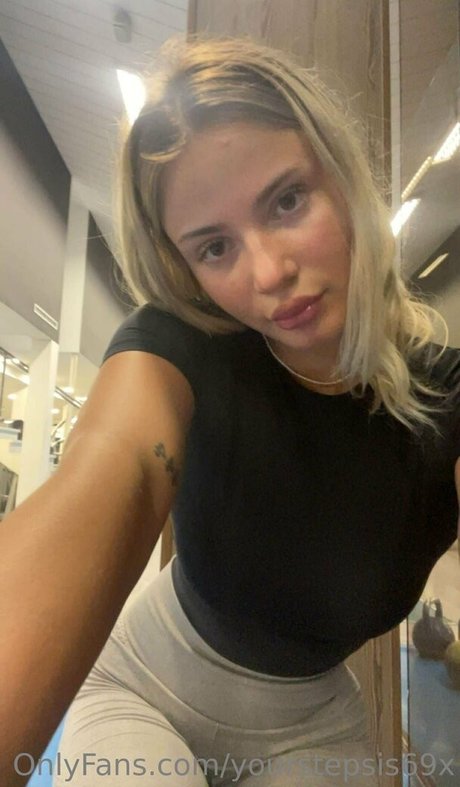 yourstepsis69x modèle sympa photos