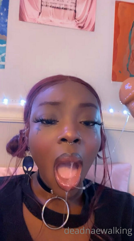 deadnaefree étoile adulte galeries