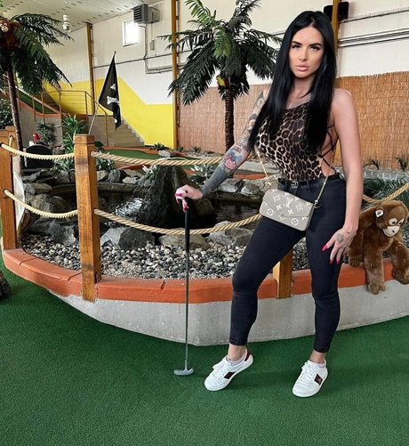 Barbie Esm star pornographique image