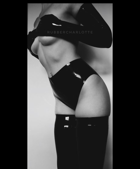 fellation publique onlyfans chaud érotique image