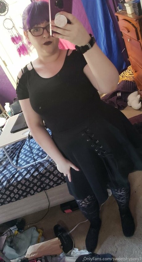 sweetshysexy7 modèle pornographique archive