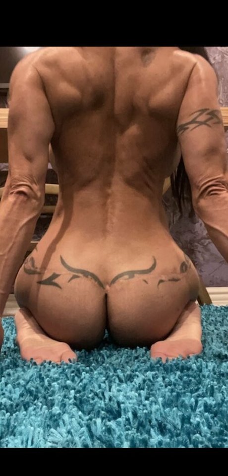 reine de pique onlyfans belle érotique images