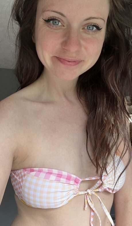 MudslinginTrainwreckVIP modèle nu images