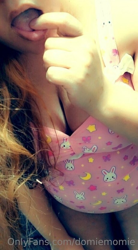 domiemomie modèle pornographique photo