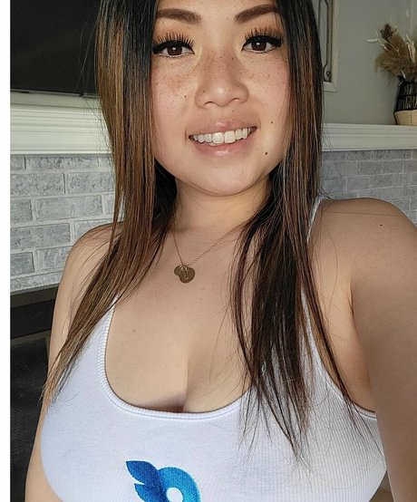 Miss Jee Yung star pornographique photo