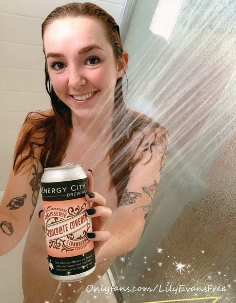 lilyevansfree étoile chaude image