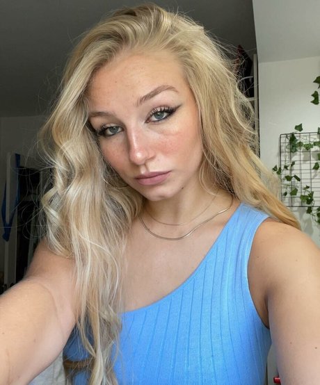 éjacule sur la langue onlyfans parfaite haute qualité archive