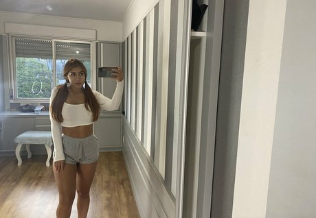 Sweet Mila modèle nu galeries