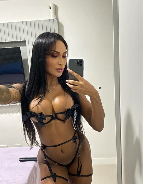 Iasmin Felix jolie étoile archive