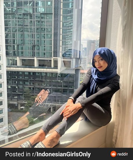 oklinfia actrice pornographique photo