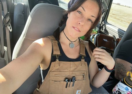 infirmière brune onlyfans beaux nus galerie