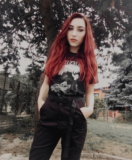 rousse aux gros seins onlyfans haute définition érotique photo