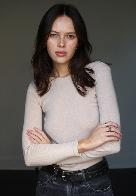 Naomi Stevens belle actrice des photos