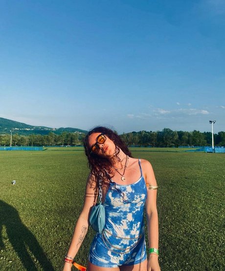 Laura Corti star du porno en haute qualité photos