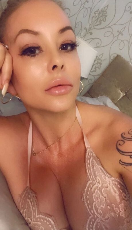 Sky Taylor étoile sexy archive