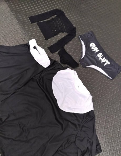 tatouages ​​blonds onlyfans nu en haute qualité image