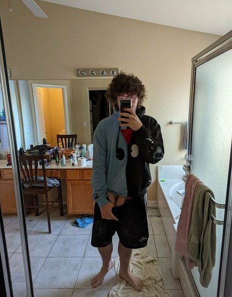 milf aux cheveux noirs onlyfans haut hd image