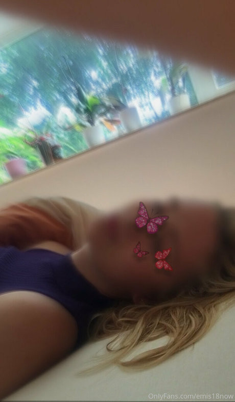 emis18now modèle sexy img