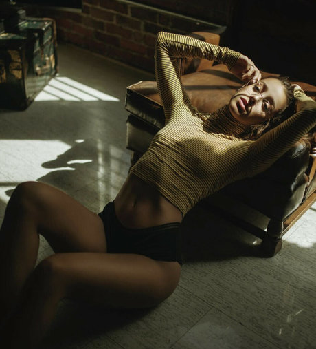 Izzybizzyspider star érotique photos