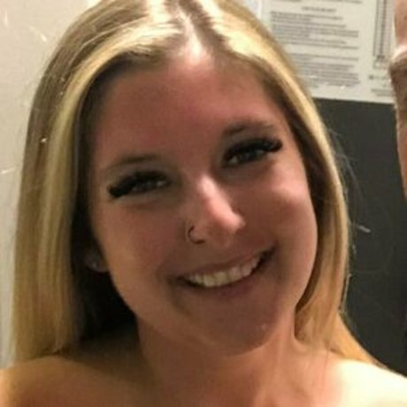 hotwifelexilovex star du porno exclusive image