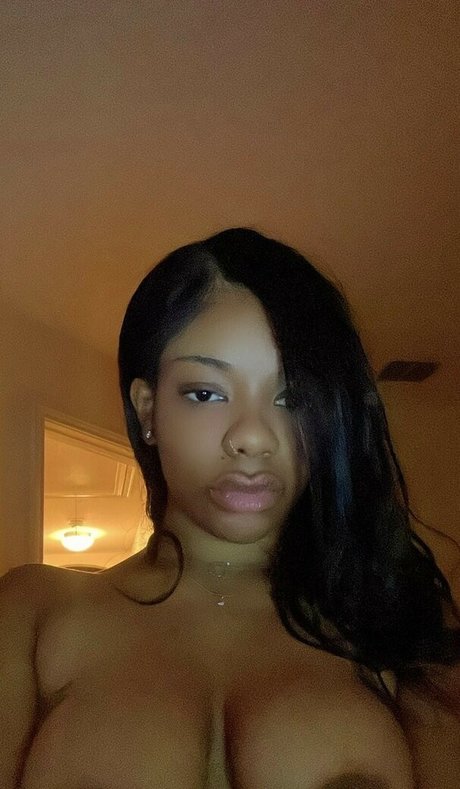 Skulltapz actrice nue image