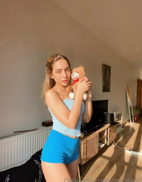 déshabillage onlyfans pornographique chaud image