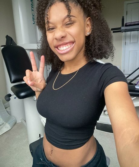 infirmière brune onlyfans adulte érotique images