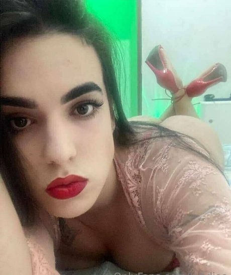 luhdias haut modèle des photos