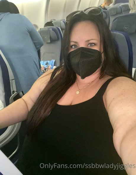 blonde aux gros seins onlyfans sexy gratuit image