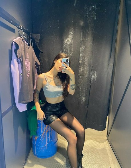 layslet actrice adulte des photos