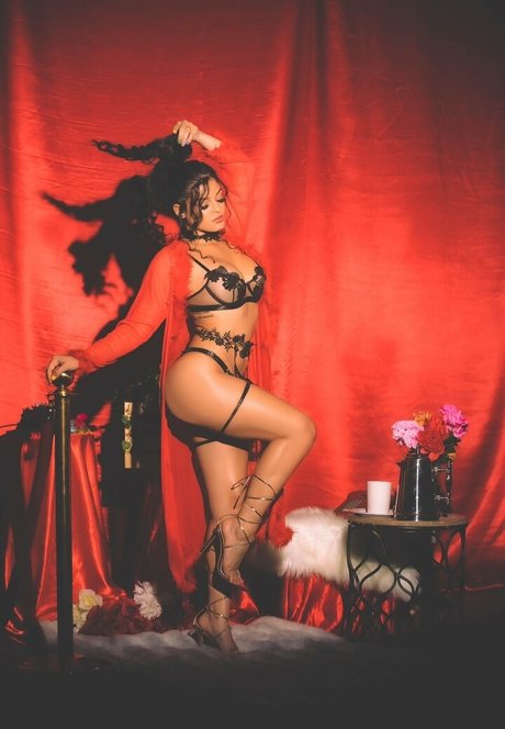 yungflowerxxx modèle pornographique image