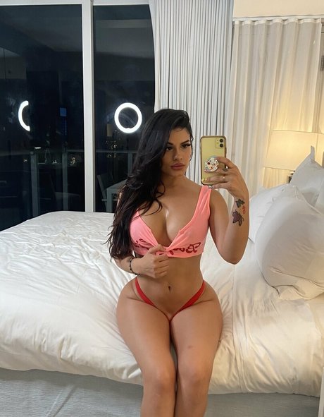 yungflowerxxx actrice chaude des photos