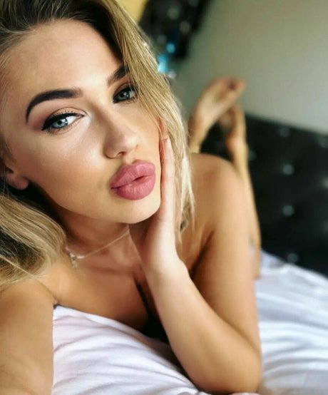 malenkaaga modèle érotique image