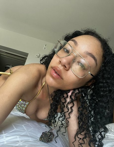 Caileneasely star pornographique photo