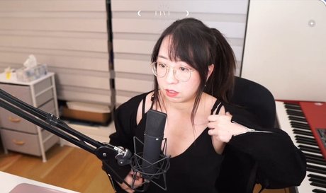 lolnatsumiii modèle nu archive