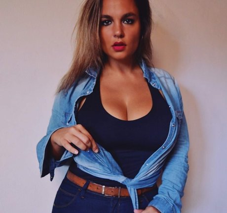 éjacule sur la langue onlyfans gratuit exclusif image