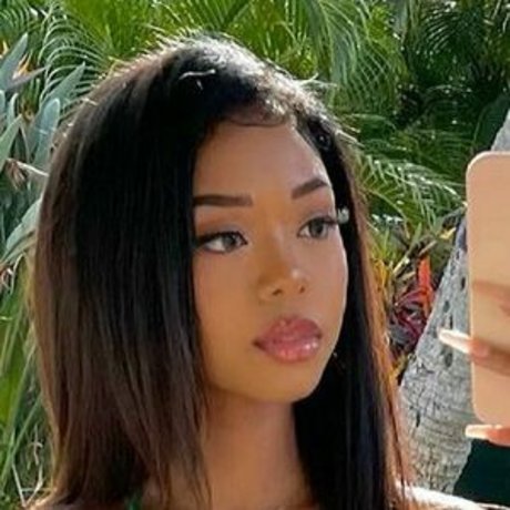 Stephanie Hikaru étoile de l'art photos