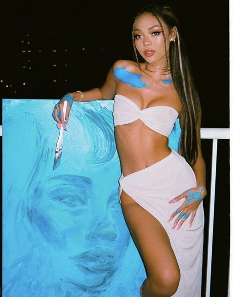 Stephanie Hikaru modèle exclusif des photos