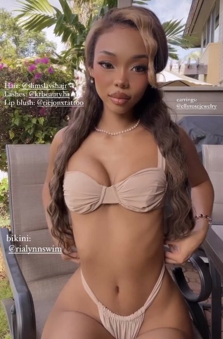 Stephanie Hikaru étoile érotique photo