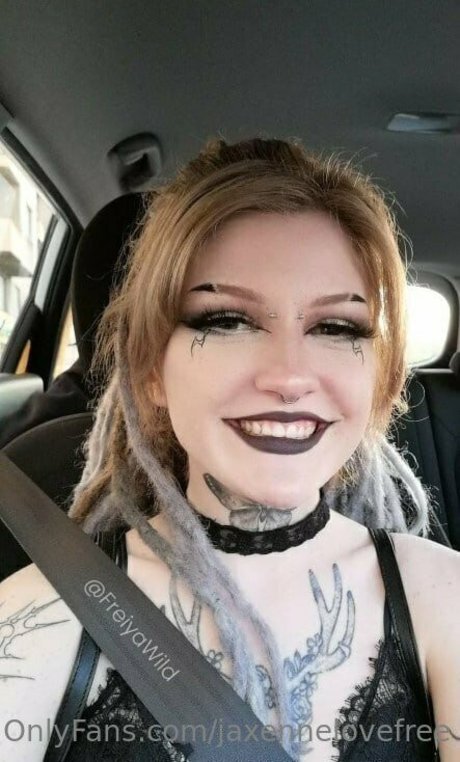 rousse au gros cul onlyfans chaud joli img