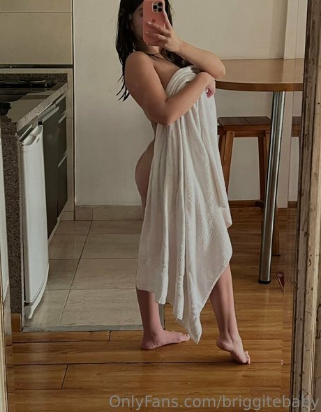 chaton courbé onlyfans parfait gratuit photo