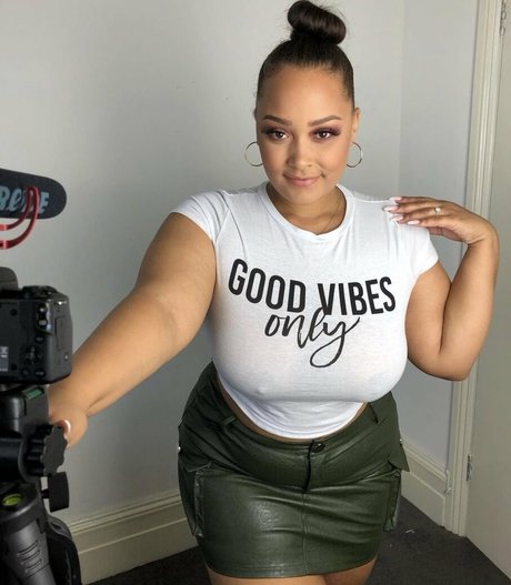 baisers lesbiens onlyfans assez nue image