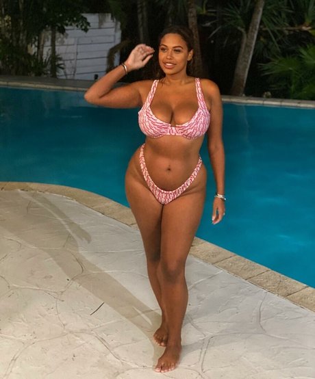 Chanelle Mauricette étoile chaude img