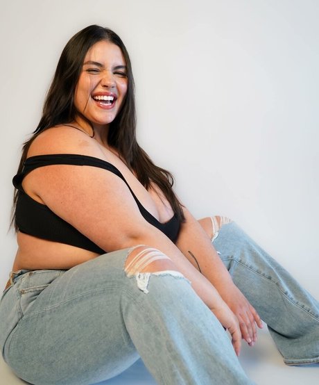 Rachel Anastacia modèle sympa img