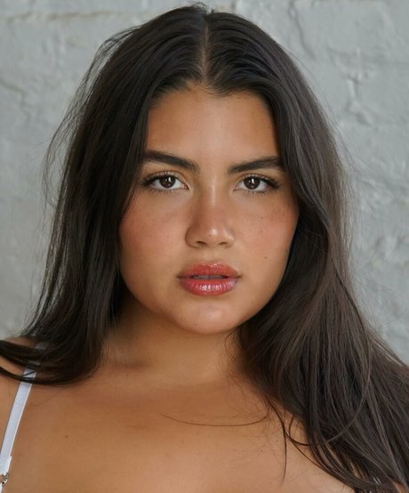 milf aux cheveux noirs onlyfans exclusivité pornographique images