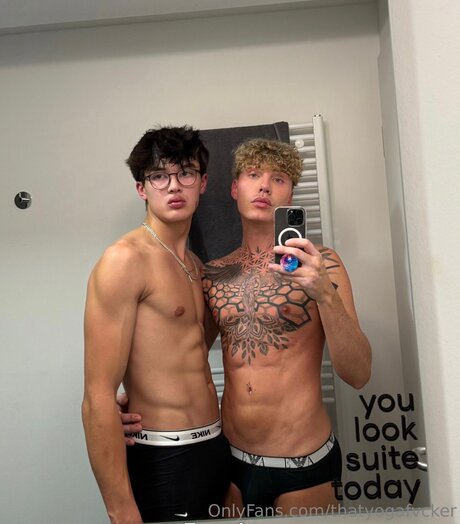 reine de pique onlyfans chaud adulte image