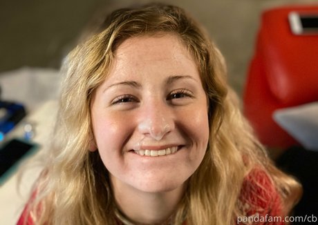 fille courbée dà côté onlyfans joli porno img