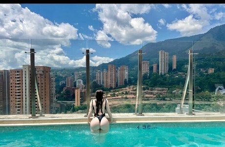 Queencaitertot étoile sexy photo