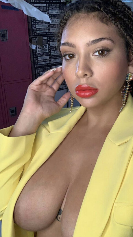 Annamarie Sarai star du porno belle collection